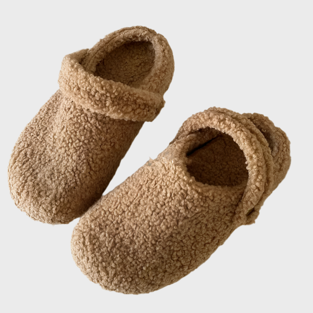 FLUFFY SLIPPERS - MOONRAKER